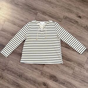 Pomander Place Manon Lace Up Popover